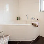 Dock 61 - Tolles Fuer Bis Zu 4 Personen Mit Kaminofen Und Sauna - Haustiere Herzlich Willkommen, Direkt Am Wasser Gelegen Hébergement de vacances Nordhorn