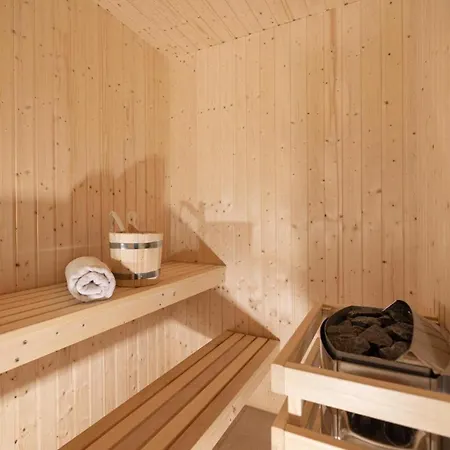 Dock 61 - Tolles Fuer Bis Zu 4 Personen Mit Kaminofen Und Sauna - Haustiere Herzlich Willkommen, Direkt Am Wasser Gelegen