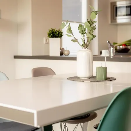 Dock 61 - Tolles Fuer Bis Zu 4 Personen Mit Kaminofen Und Sauna - Haustiere Herzlich Willkommen, Direkt Am Wasser Gelegen *