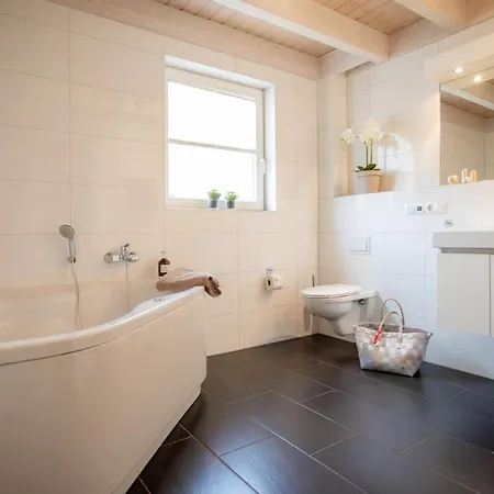 Dock 61 - Tolles Fuer Bis Zu 4 Personen Mit Kaminofen Und Sauna - Haustiere Herzlich Willkommen, Direkt Am Wasser Gelegen Vakantiehuis