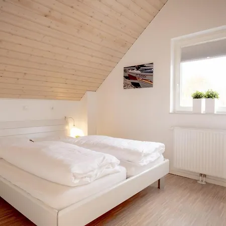 Dock 61 - Tolles Fuer Bis Zu 4 Personen Mit Kaminofen Und Sauna - Haustiere Herzlich Willkommen, Direkt Am Wasser Gelegen Vakantiehuis