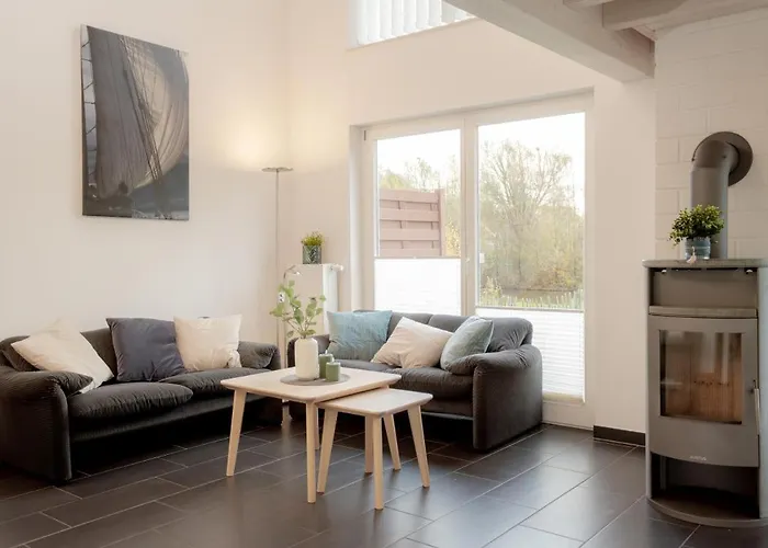 Dock 61 - Tolles Fuer Bis Zu 4 Personen Mit Kaminofen Und Sauna - Haustiere Herzlich Willkommen, Direkt Am Wasser Gelegen