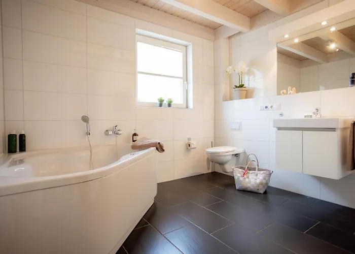 Dock 61 - Tolles Fuer Bis Zu 4 Personen Mit Kaminofen Und Sauna - Haustiere Herzlich Willkommen, Direkt Am Wasser Gelegen Feriehus
