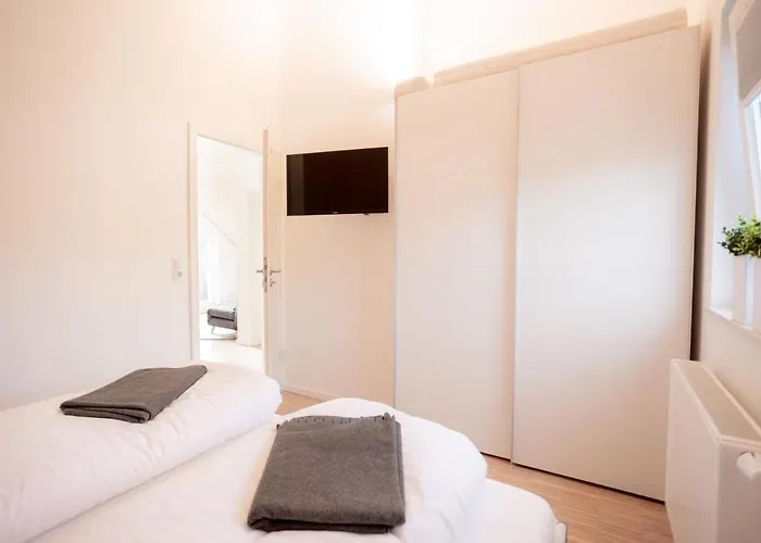 Dock 61 - Tolles Fuer Bis Zu 4 Personen Mit Kaminofen Und Sauna - Haustiere Herzlich Willkommen, Direkt Am Wasser Gelegen Feriehus Nordhorn