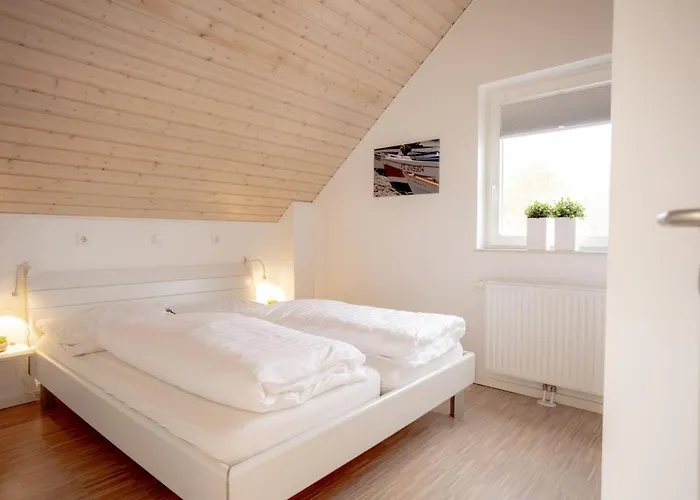 Dock 61 - Tolles Fuer Bis Zu 4 Personen Mit Kaminofen Und Sauna - Haustiere Herzlich Willkommen, Direkt Am Wasser Gelegen Feriehus