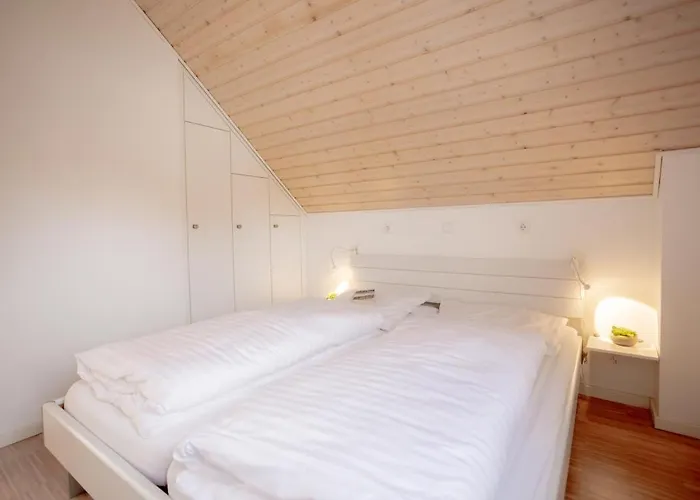 Dock 61 - Tolles Fuer Bis Zu 4 Personen Mit Kaminofen Und Sauna - Haustiere Herzlich Willkommen, Direkt Am Wasser Gelegen *